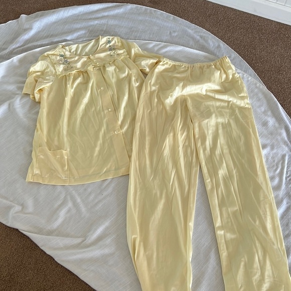 Vintage Shadowline 3 Piece Pajama and Robe  Set - Picture 1 of 5